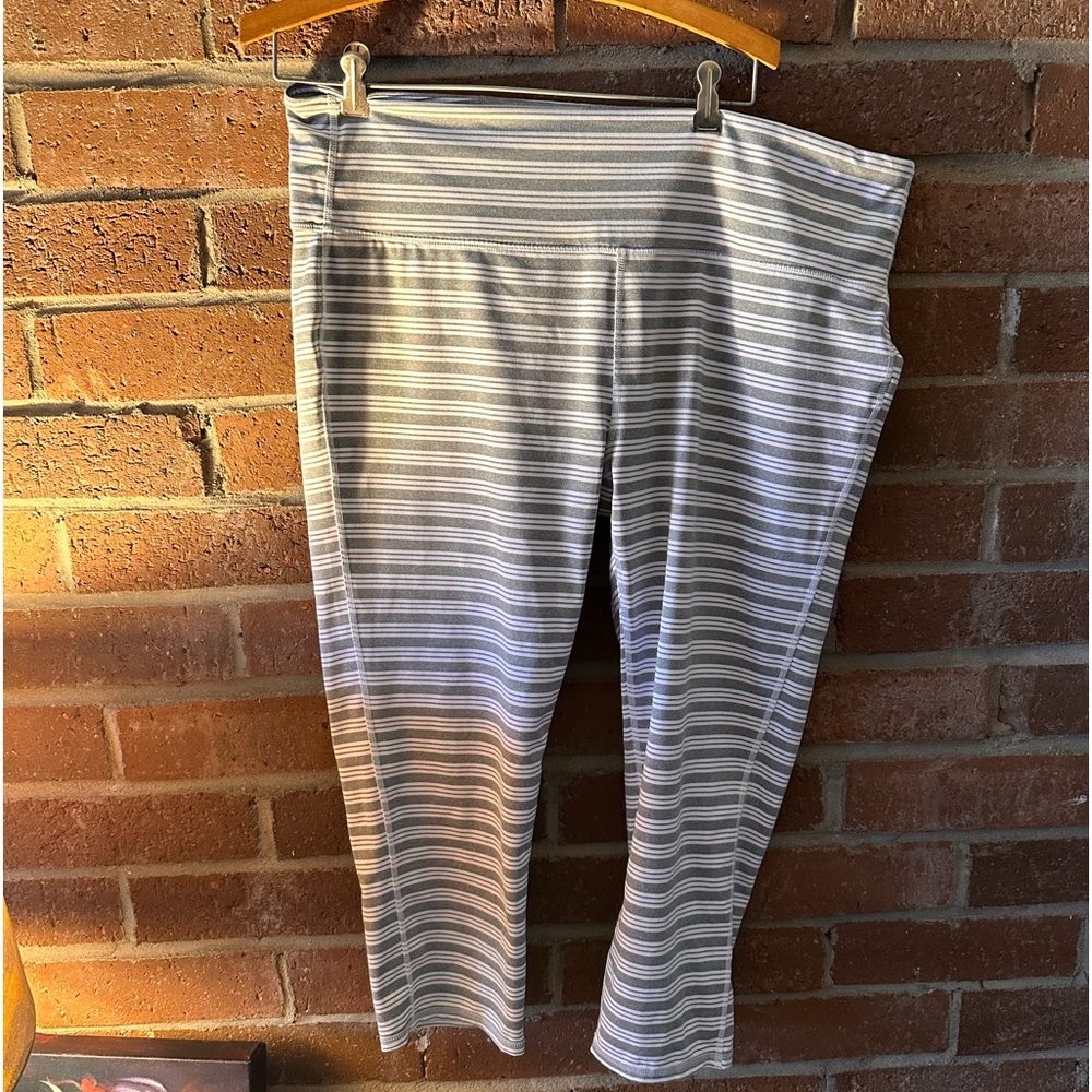 Athleta striped grey and white striped leggings-size 1x